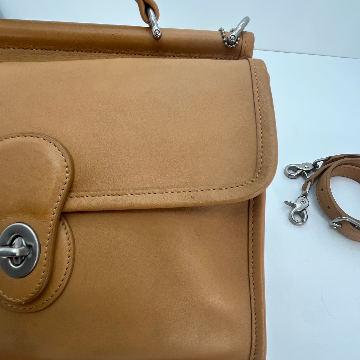 Vintage Coach Willis Bag 9927 Camel 2003