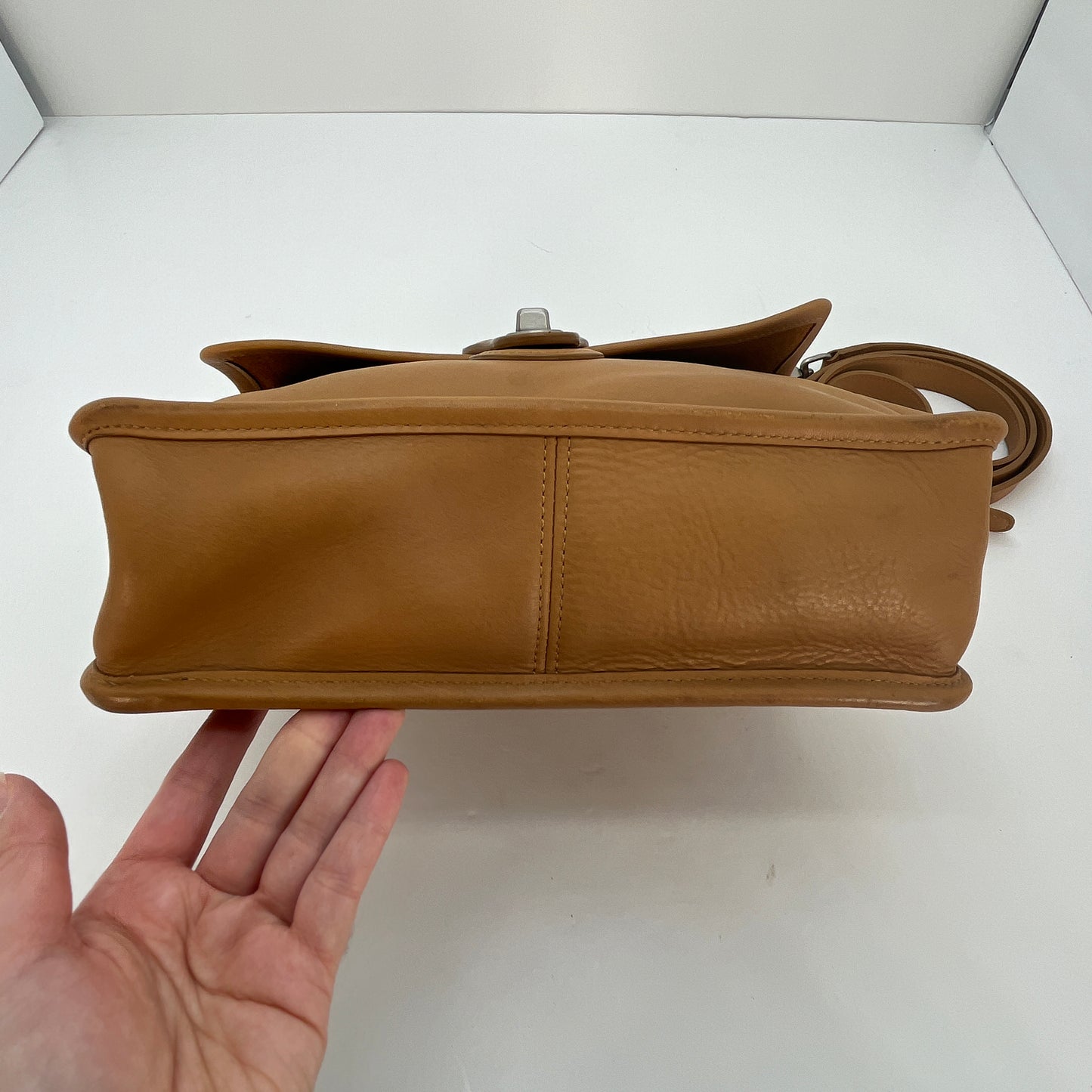 Vintage Coach Willis Bag 9927 Camel 2003