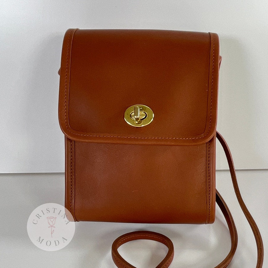 Front view of the British Tan vintage Coach Scooter Bag