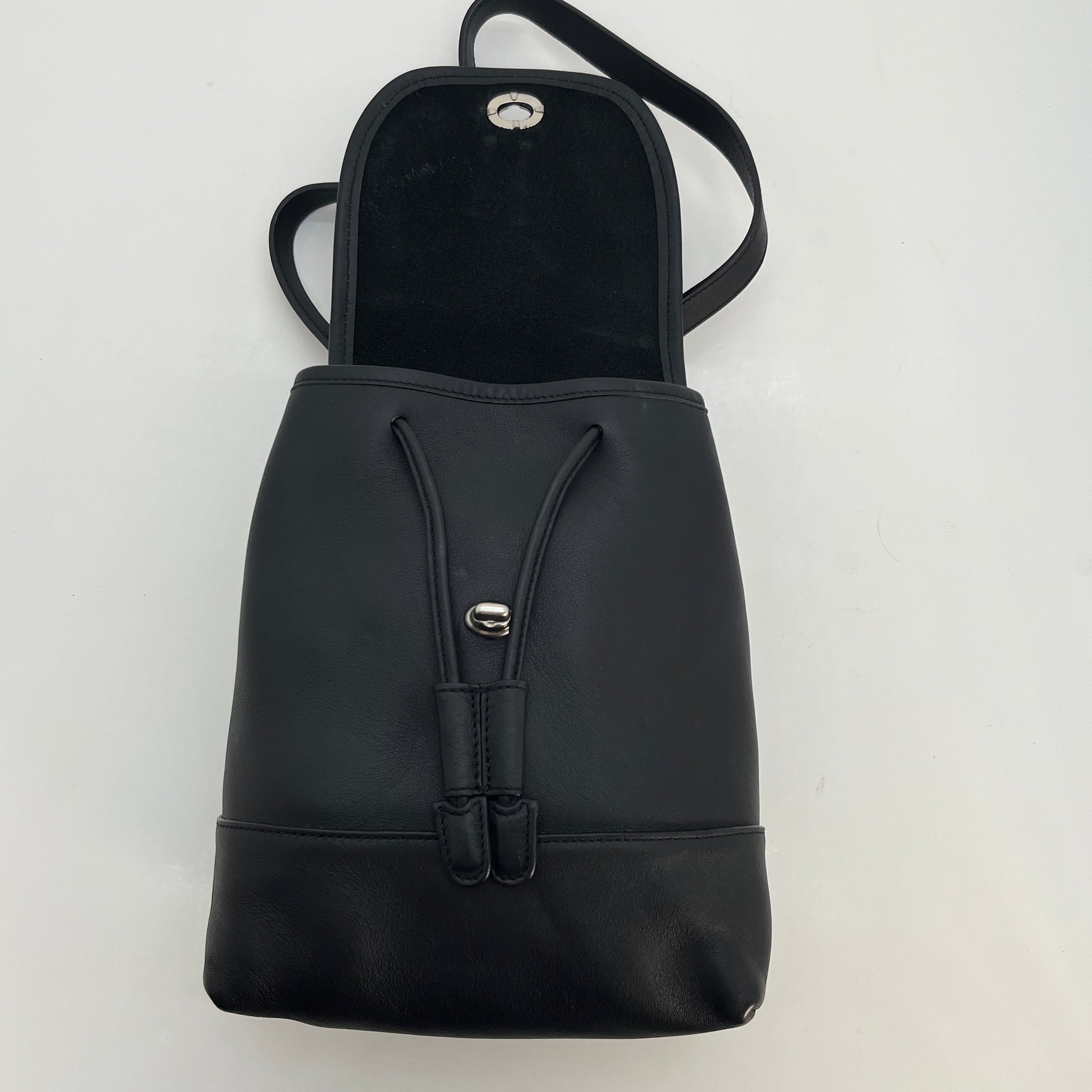 coach 9960 leather backpack purse black NEW Coach Daypack Backpack 9960 Black 2007 India – Cristina Moda Vintage