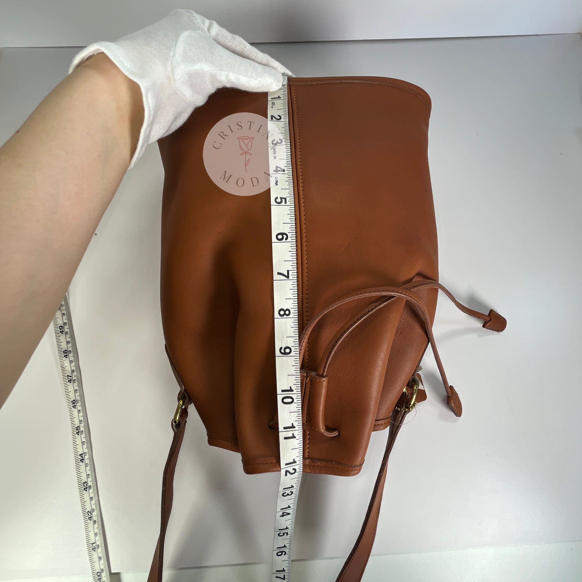 Photo showing measuring tape measuring the front of the bag. 