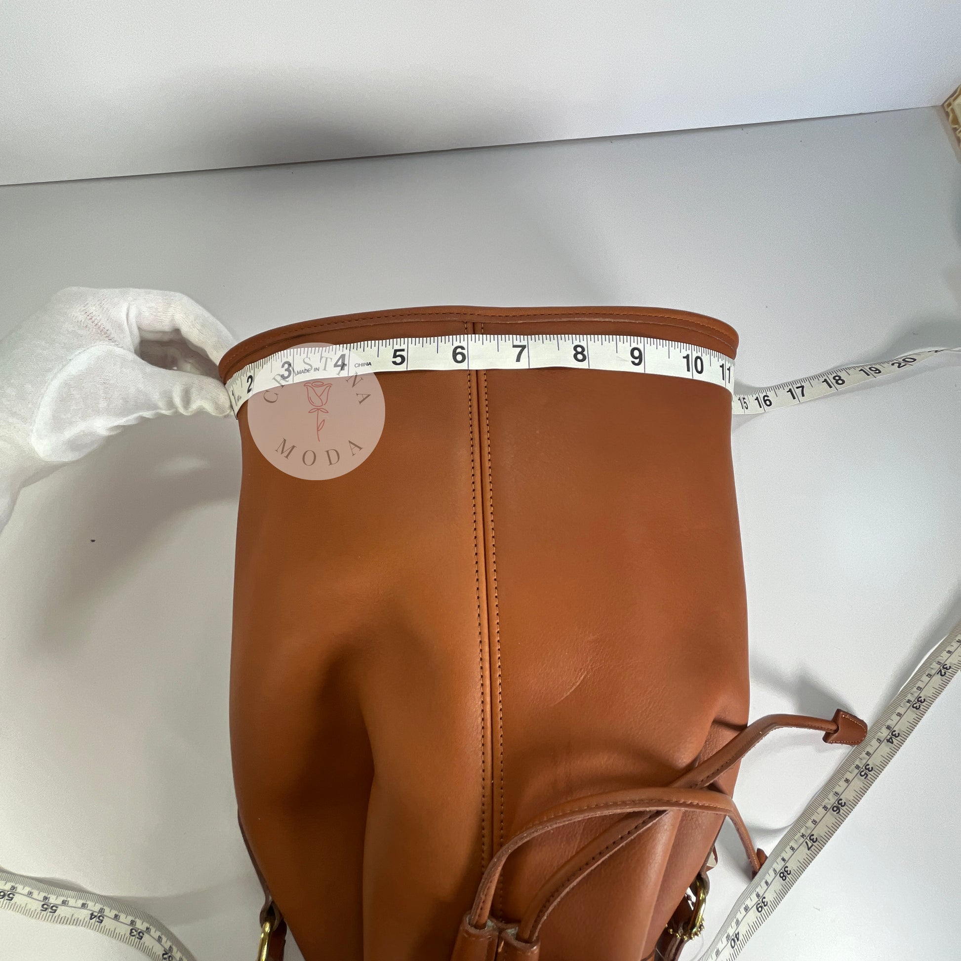 Photo showing measuring tape measuring the front width of the bag. 