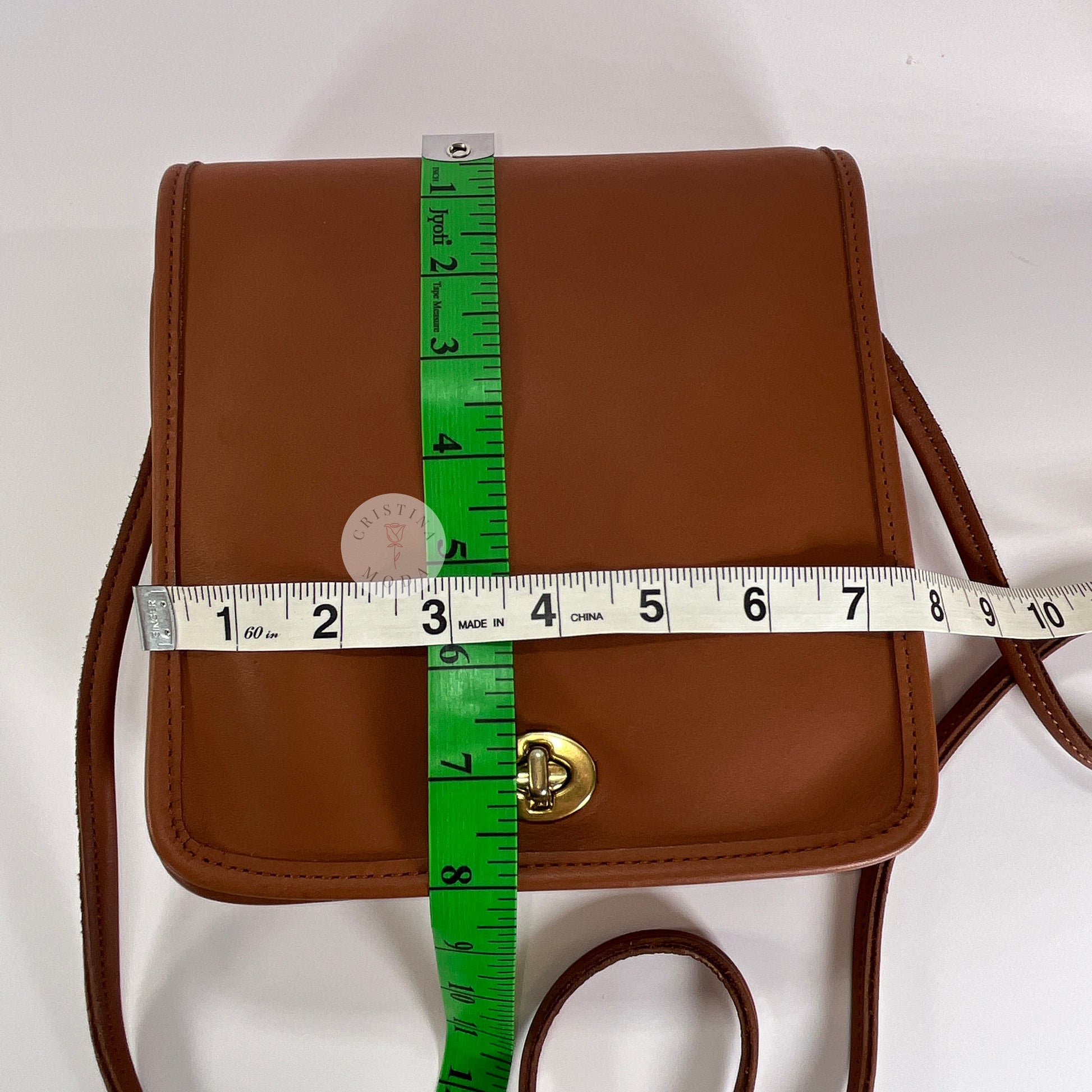 Photo showing measurements of the front of the bag