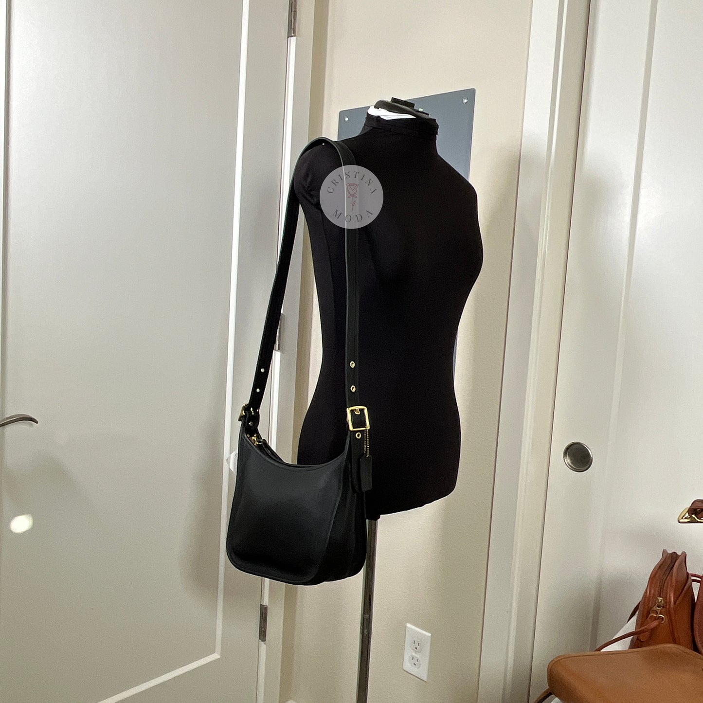 Photo of Janice's Legacy bag on a mannequin
