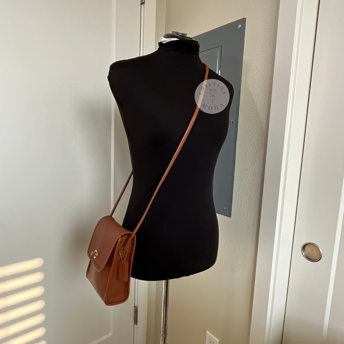 Vintage Coach Scooter bag in British Tan leather on mannequin