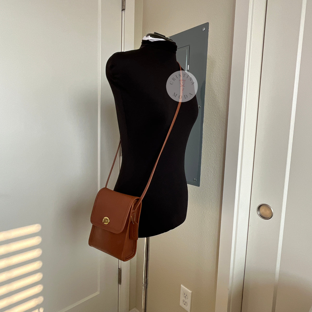 Vintage Coach Scooter bag in British Tan leather on mannequin