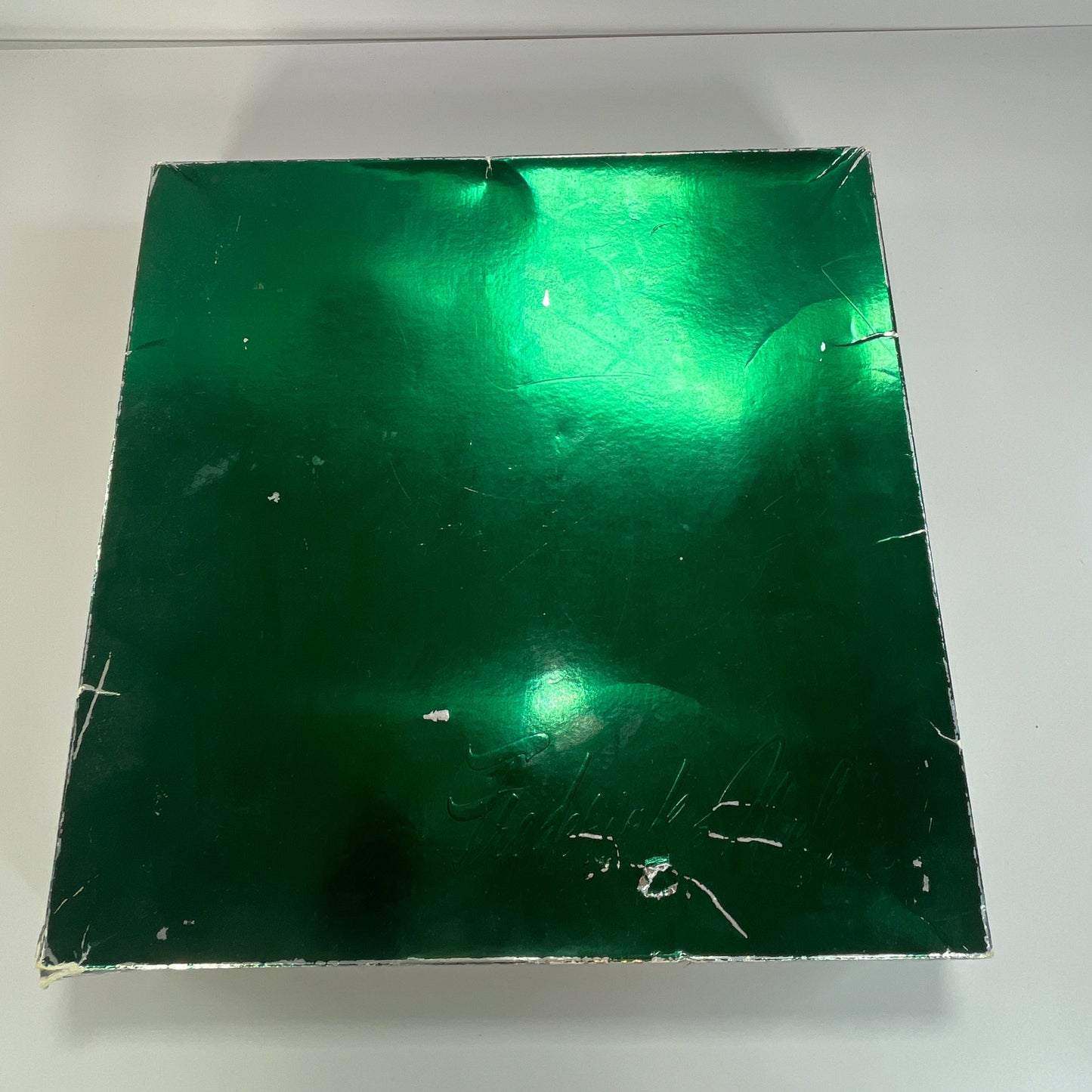 Photo showing the top of the box that comes with the bag