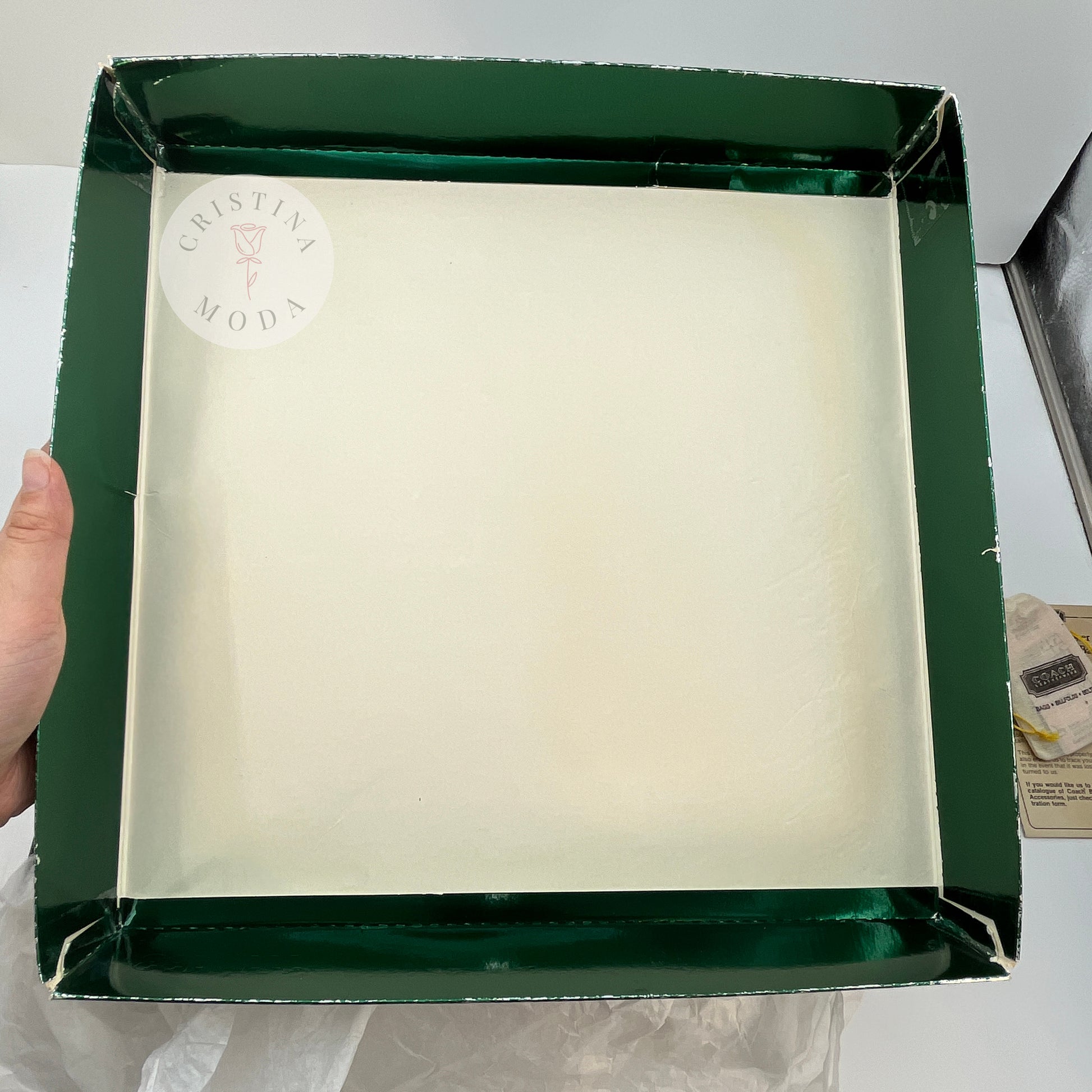 Photo of the inside of the lid of the box that comes with the bag