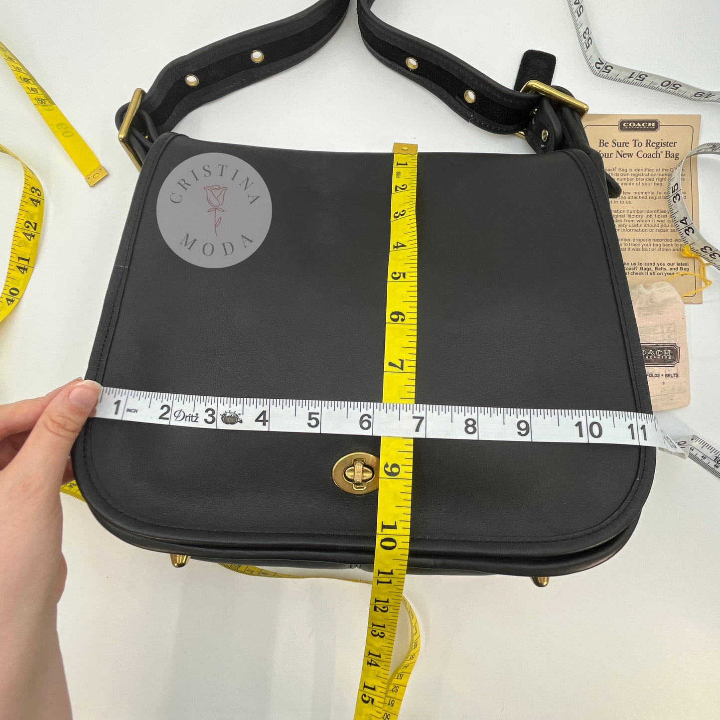Photo with measuring tape that shows the body measurements of the bag