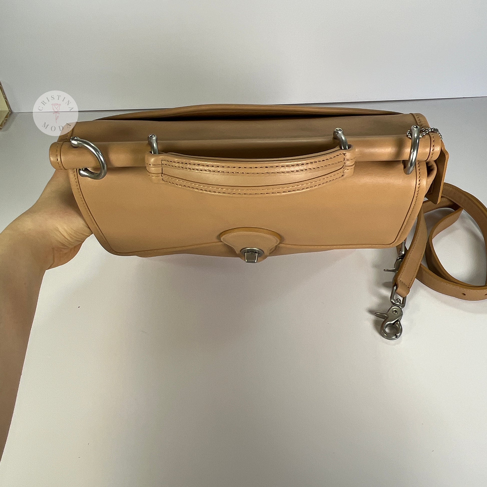 vintage coach willis bag in Camel colored leather- top down view of top of bag