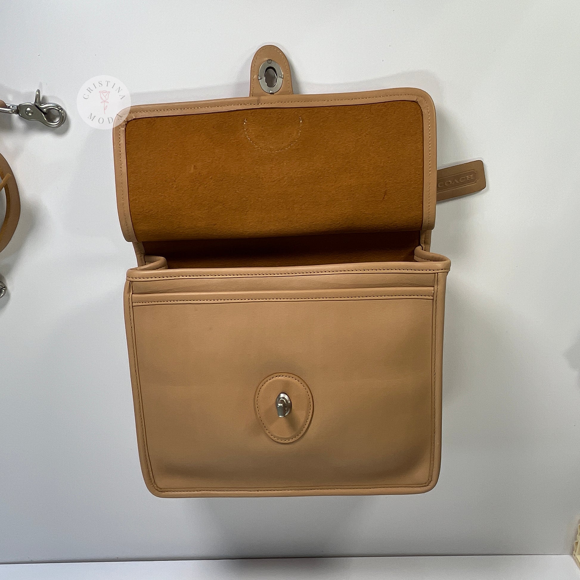 vintage coach willis bag in Camel colored leather- top down photo showing the bag lying open and flat