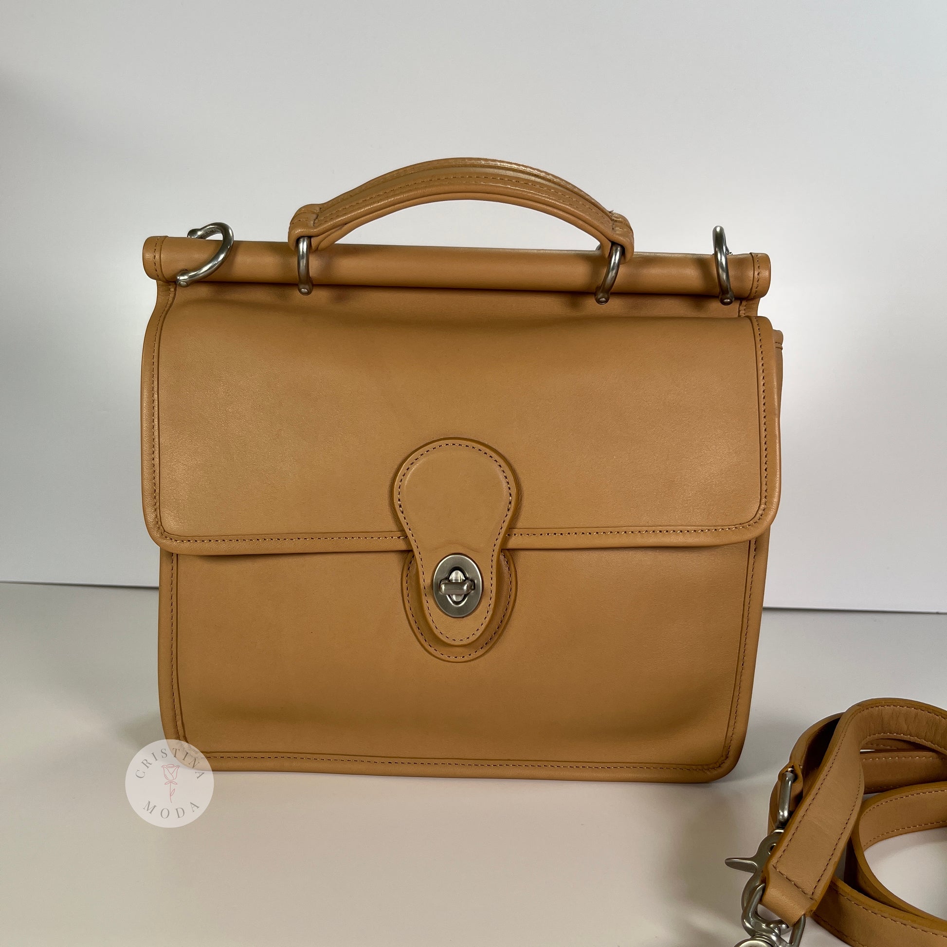 vintage coach willis bag in Camel colored leather- up close photo of front of bag