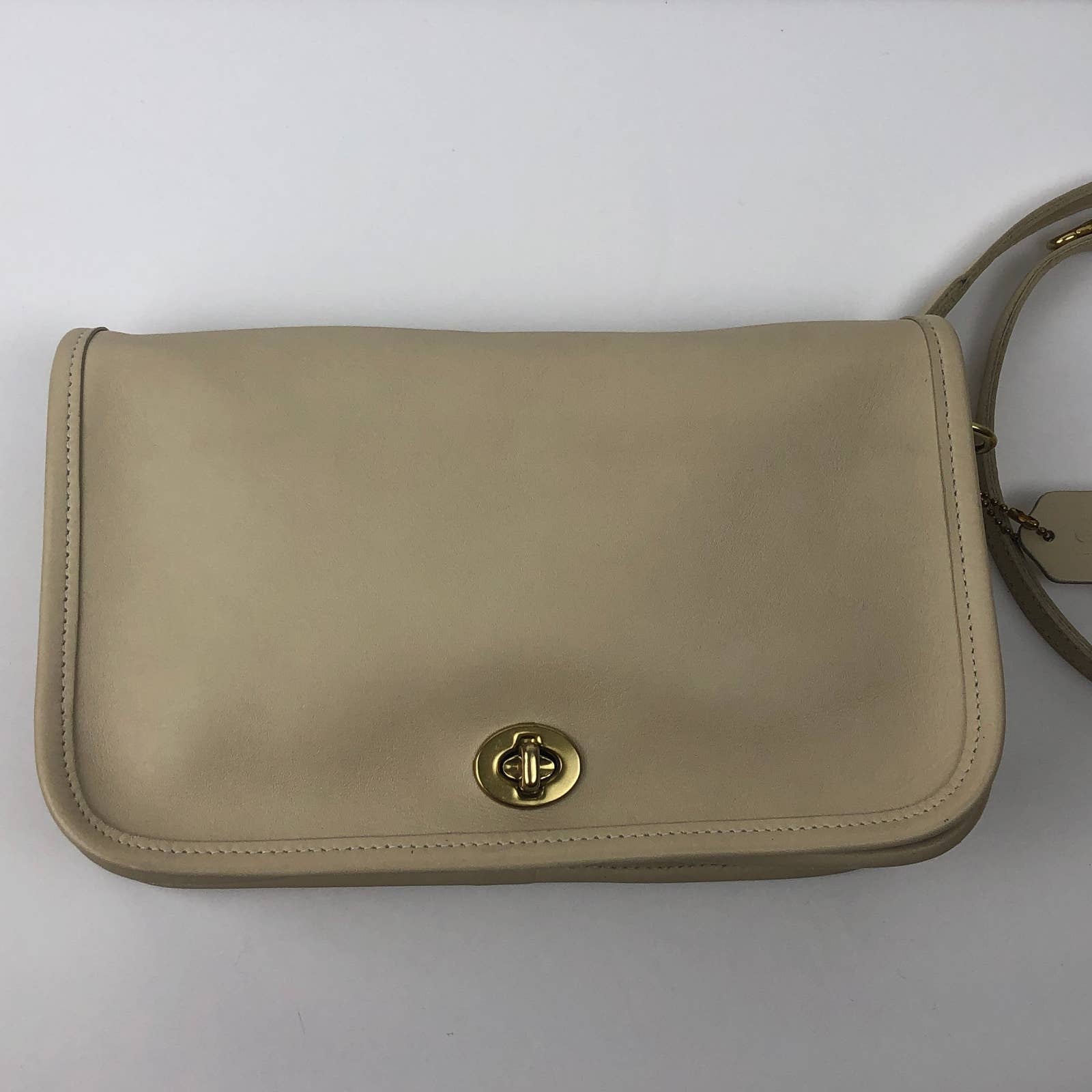 Coach 2024 vintage purse (beige/bone)